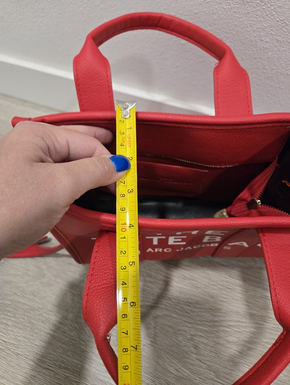 Marc Jacobs Red The Tote Bag - Structured Leather Tote - Picture 12 of 12